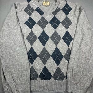 G.H. Bass & Co. Gray and Black Argyle V-Neck Sweater